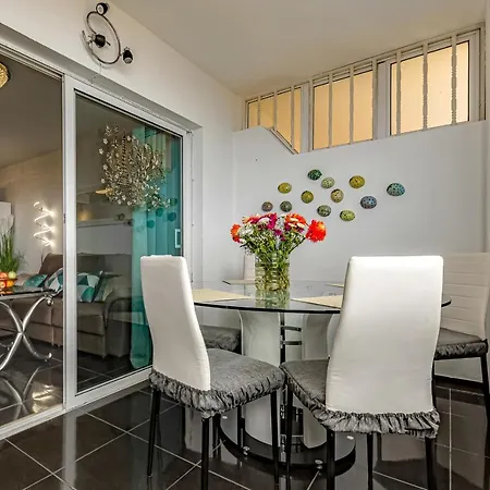 Luxury 2bedroom Sea View アデヘ
